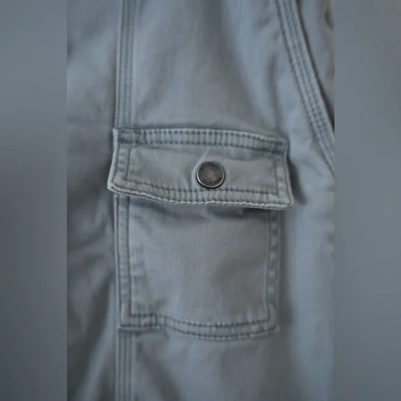 Hollister Women’s Light Gray Low-Rise Baggy Cargo Pants Sz 4R - Picture 11 of 16